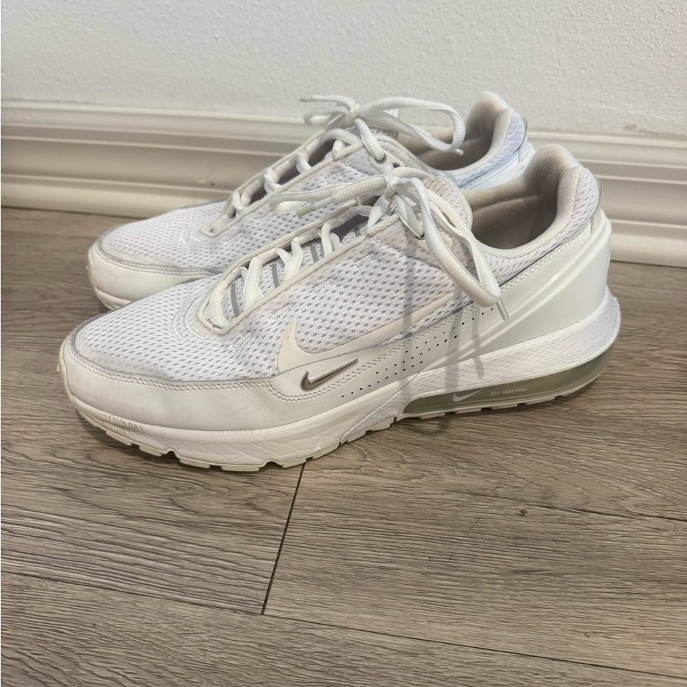Nike Mens Air Max White Sneakers